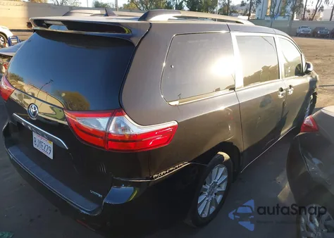 2015 Toyota Sienna Limited Premium 7 Passenger z USA, uszkodzony, nr VIN 5TDYK3DC4FS678288